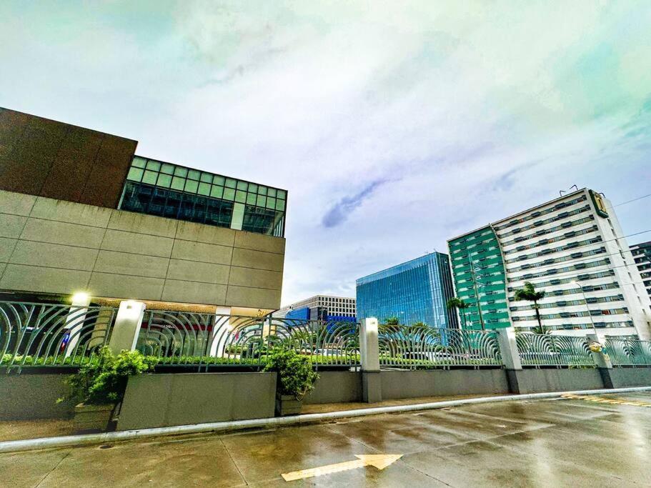 Pool View 1br 2-4 Guests, 5 Mins To Mall Of *
