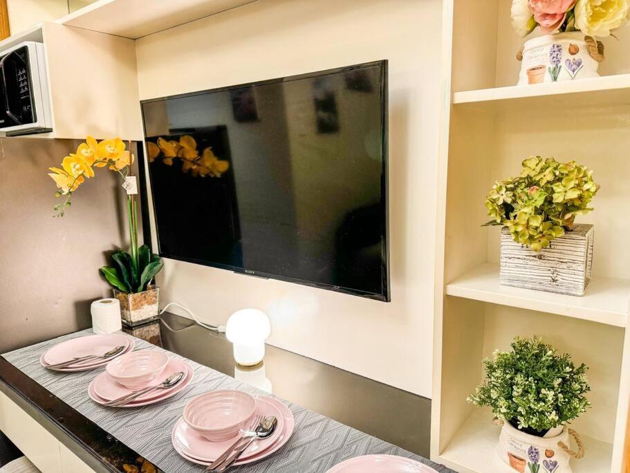 Pool View 1br 2-4 Guests, 5 Mins To Mall Of * Manila