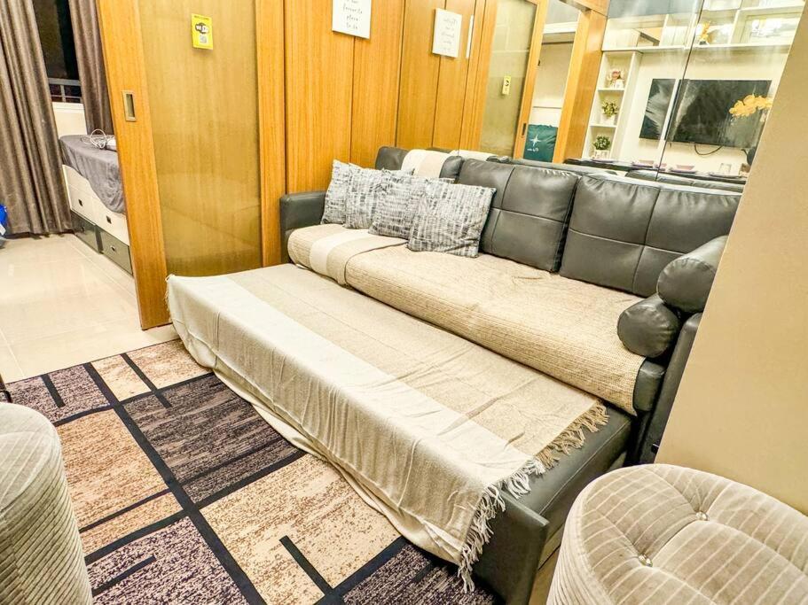 Pool View 1br 2-4 Guests, 5 Mins To Mall Of Apartment *