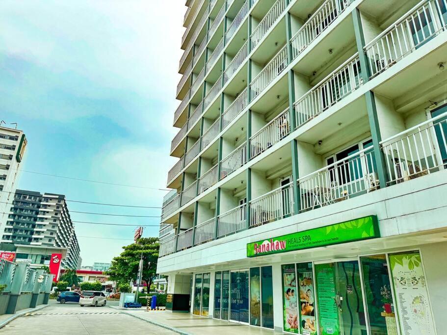 Pool View 1br 2-4 Guests, 5 Mins To Mall Of Manila