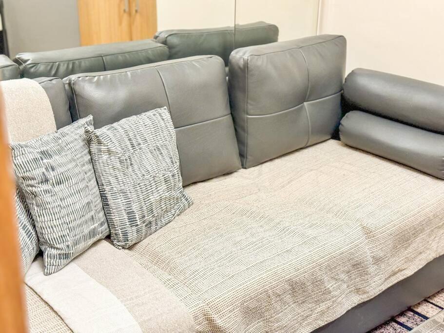 Pool View 1br 2-4 Guests, 5 Mins To Mall Of *