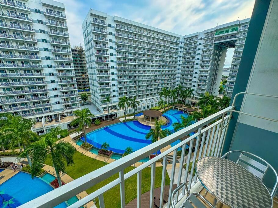 Pool View 1br 2-4 Guests, 5 Mins To Mall Of Apartment